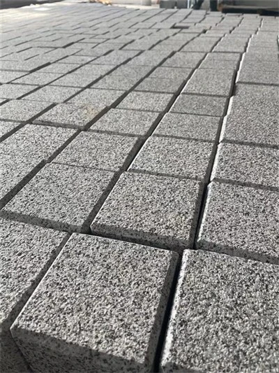 Gránit macskaköves szegélyek