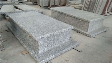 Világosszürke gránit fejkő