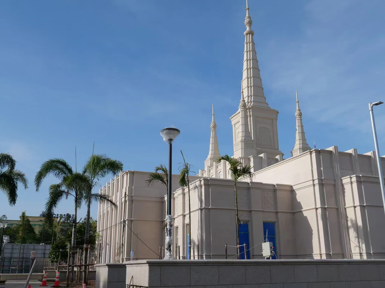 Portugal beige limestone for Cambodian Phnom Penh Temple Portugal beige limestone for Cambodian Phnom Penh Temple